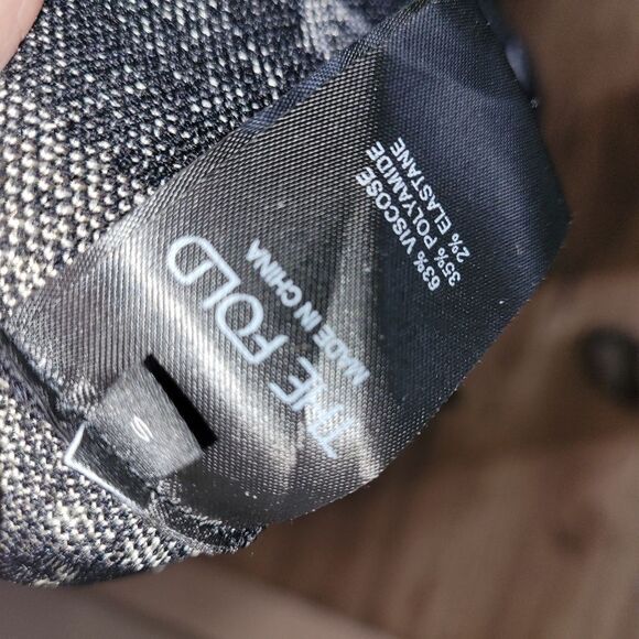 Elegant Black and White Patterned Dress - Picture 5 of 6